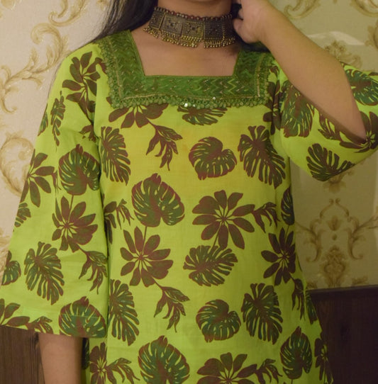 Unstitched Printed Lawn 2 Piece (Shirt/Trouser)