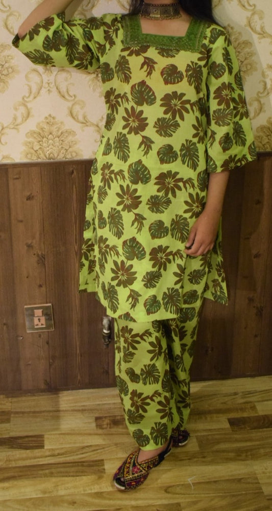 Unstitched Printed Lawn 2 Piece (Shirt/Trouser)
